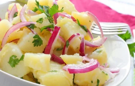 Gastroenterolog upozorava: Krompir salata može biti opasna ako se ne čuva na pravoj temperaturi