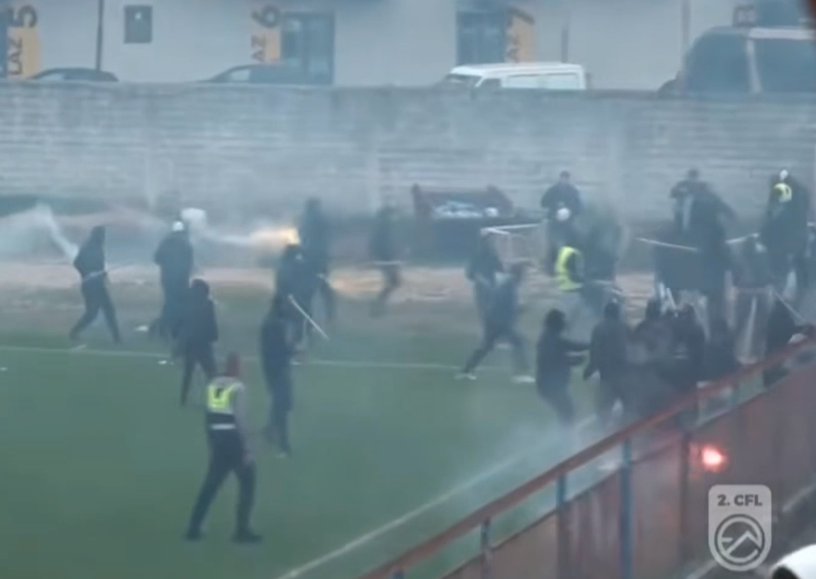Incident u Nikšiću: prekid meča zbog sukoba navijača, povrijeđeni građani i policajci