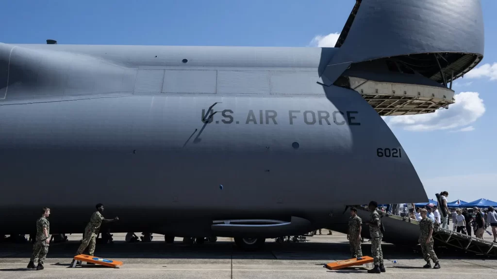 Sumnjiv paket u američkoj bazi „Endruz“: Više ljudi završilo u bolnici, istraga u toku