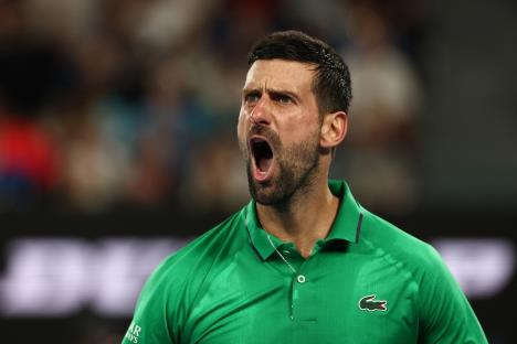 Suza, ovacije i vjera: Novak opet na svom terenu snova