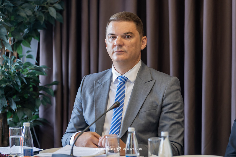 GORIVO POSKUPLJUJE OD UTORKA: Dizel skuplji oko 14 centi, Šahmanović poručuje – nestašice neće biti