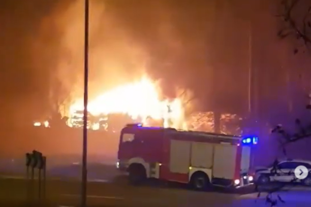 Jedna osoba stradala u požaru u naselju Vrela ribnička na Koniku