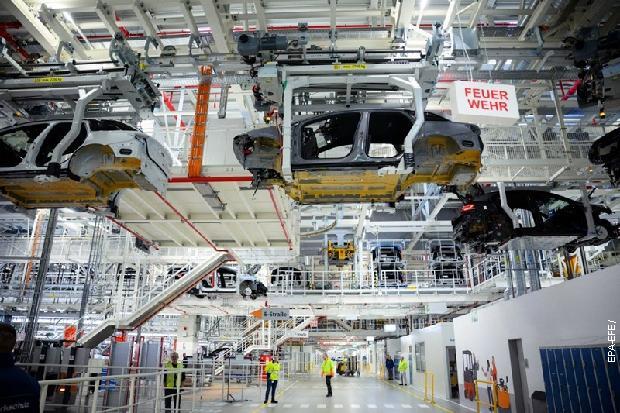 Slom nemačke industrije: Izgubljeno 340.000 radnih mesta, Folksvagen i Bos gase fabrike