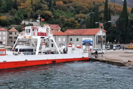 Trajektna linija Kamenari–Lepetane obustavlja saobraćaj u četvrtak i petak, 4. i 5.
