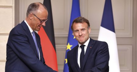 BERLIN I PARIZ U TIVTU POKREĆU NOVI PLAN ZA PROŠIRENJE EU: Kandidatima privilegije prije punopravnog članstva
