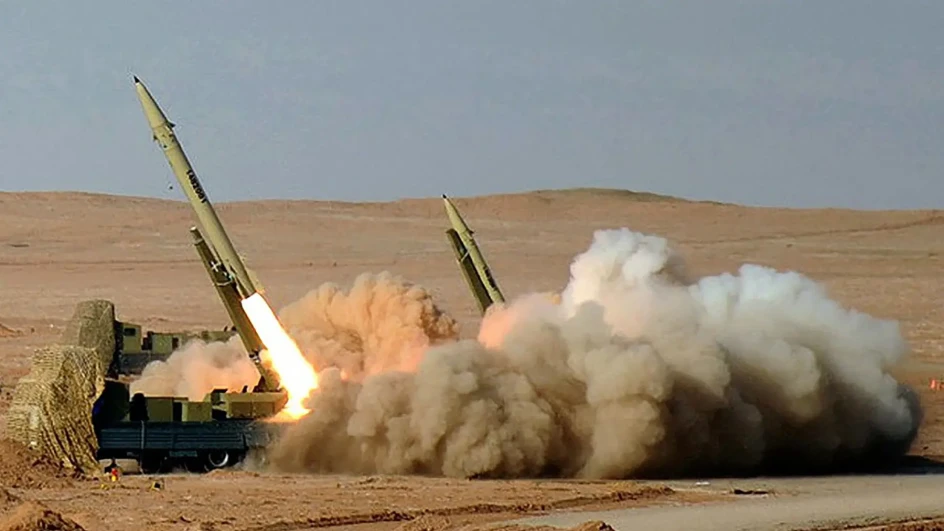 Iran lansirao masovni napad raketa i dronova na američke baze u Kuvajtu i Bahreinu. Sirene odjekuju Zalivom, obustavljeni letovi na aerodromu u Kuvajtu.
