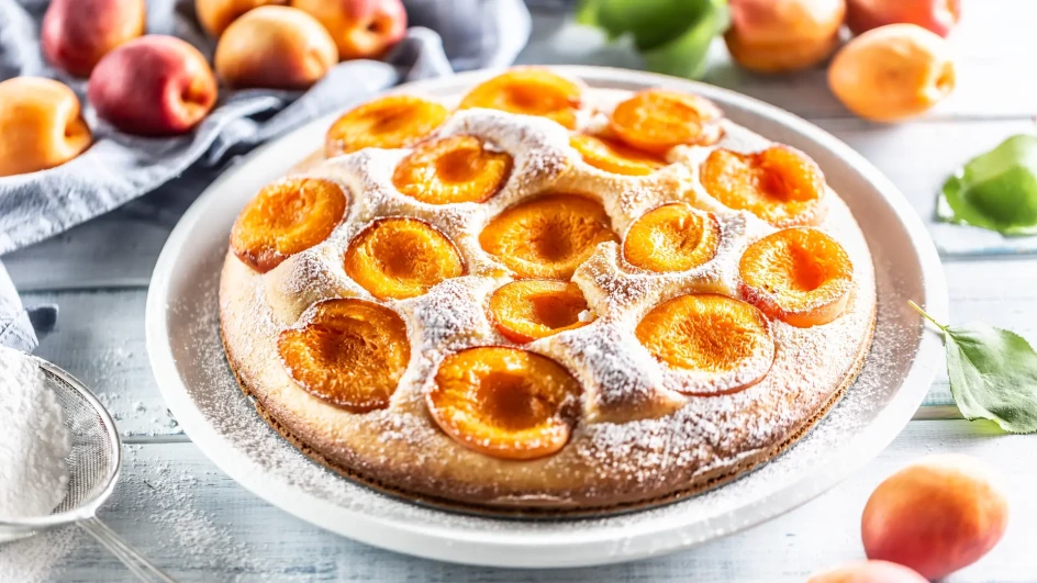 Brzi kolač sa kajsijama koji svima uspijeva: Recept za vazdušni ljetnji desert bez muke
