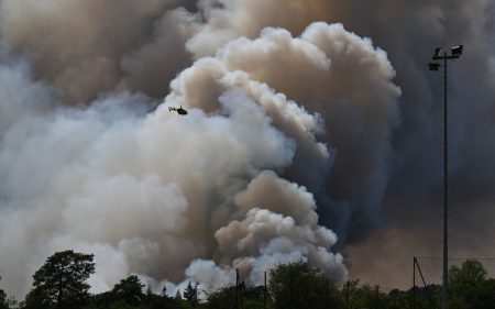 Požar kod Bordoa: Više od 10.000 ljudi evakuisano, vatra progutala 2.000 hektara šume