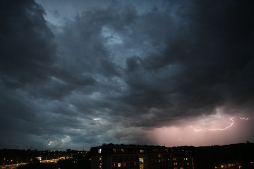 Nakon vrelog talasa moguća promjena vremena: Meteorolozi prate razvoj olujnog sistema iznad Italije i Balkana