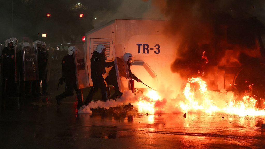 Sukobi u Tirani: Demonstranti traže ostavku Edija Rame, povrijeđeni policajci i privedeni učesnici protesta