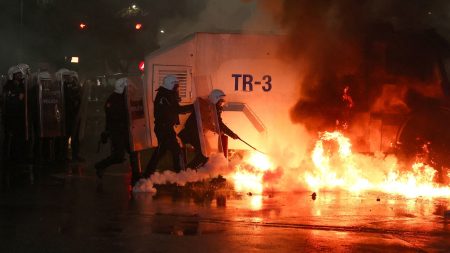 Sukobi u Tirani: Demonstranti traže ostavku Edija Rame, povrijeđeni policajci i privedeni učesnici protesta