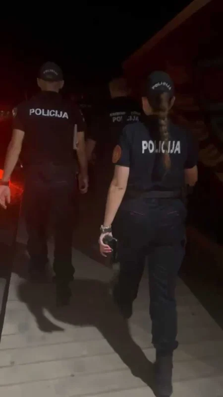 Policijska akcija u Ulcinju: Kontrolisano 180 osoba, pronađen kokain, uhapšena tri vozača