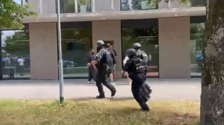 TALAČKA KRIZA U NJEMAČKOJ: Naoružani napadač upao u banku u Regensburgu, jedan zaposleni preminuo od zadobijenih povreda