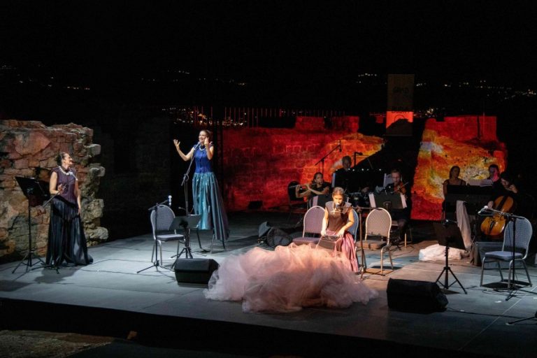 „Ostrvo“ na Gradu teatru: Priča o ljubavi, čekanju i snazi žene koja nadilazi vrijeme
