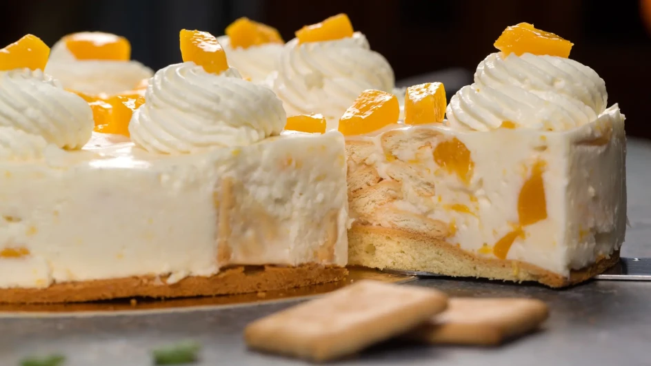 Sladoled torta sa breskvama bez pečenja: Brza ljetnja poslastica gotova za nekoliko minuta