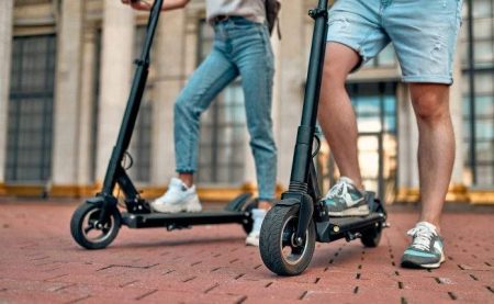 Irska pooštrila pravila za vožnju električnih trotineta: Minimalna starosna granica povećana na 18 godina