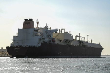 Pogođen katarski LNG brod u Hormuškom moreuzu, šest hrvatskih pomoraca bez povreda