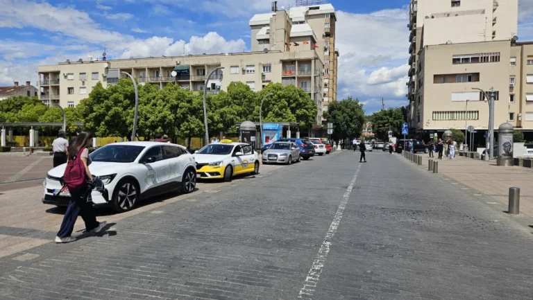 PODGORICA KREĆE U OŠTRIJU BORBU PROTIV BAHATOG PARKIRANJA: Komunalna policija dobila nova ovlašćenja, kazne stižu na šoferšajbnu