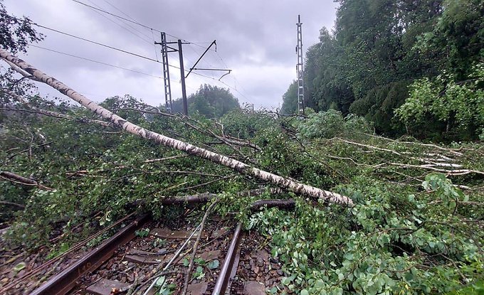 Ciklon poharao Baltik: Dvije osobe poginule, više od pola miliona ljudi ostalo bez struje