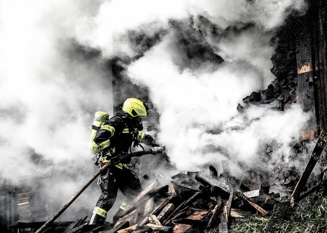 Veliki šumski požar kod Plauena u Njemačkoj: Vatrogasci do požarišta moraju pješke,
