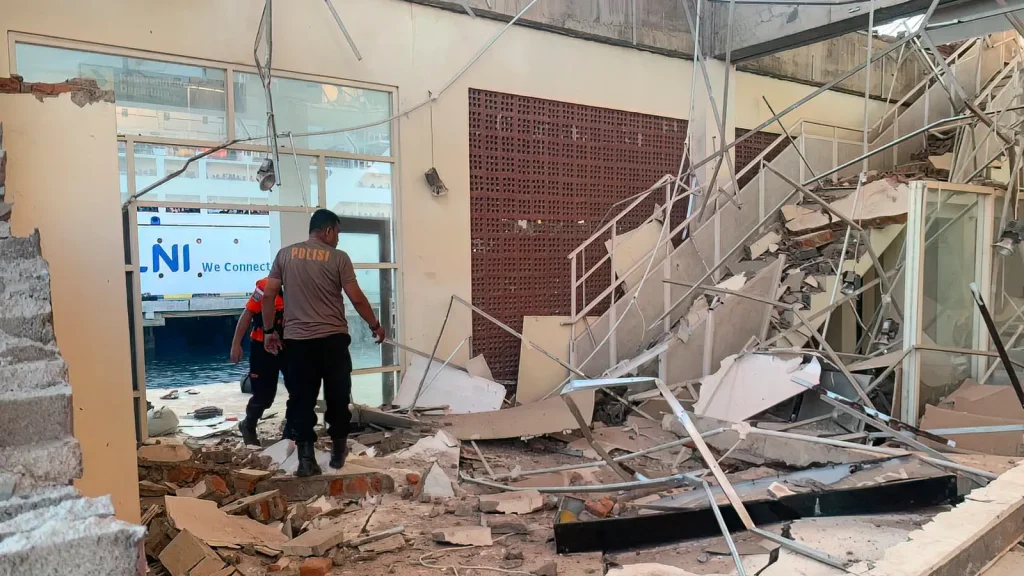 Katastrofalan zemljotres u Indoneziji: Snažan potres odnio najmanje dvadeset života, izdato pa ukinuto upozorenje na cunami