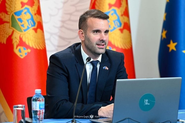 EURO MODEL: KO ĆE PLAĆATI VEĆE ZARADE I OD KAKVIH PRIHODA VLADA OČEKUJE NOVAC?