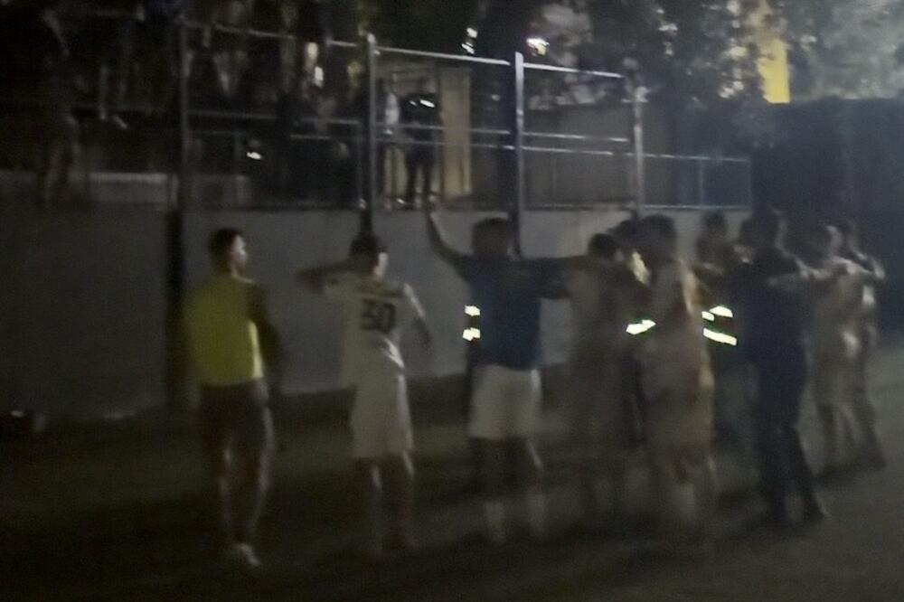 Reflektori nijesu ukras stadiona: Ko je u Tivtu odgovoran što je utakmica ponovo završena u mraku?