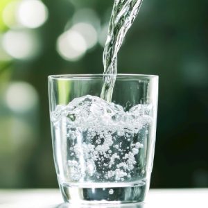 Koliko vode treba piti dnevno i da li su dvije litre zaista pravilo?