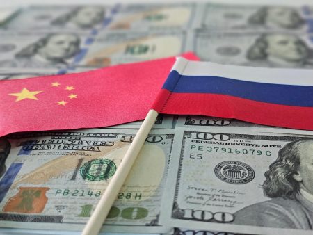 Dedolarizacija jača: Rusija i Kina sve više smanjuju oslanjanje na američku valutu