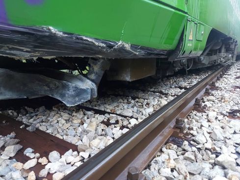 Voz na relaciji Nikšić–Podgorica iskočio iz šina nakon udara u odron, nema povrijeđenih