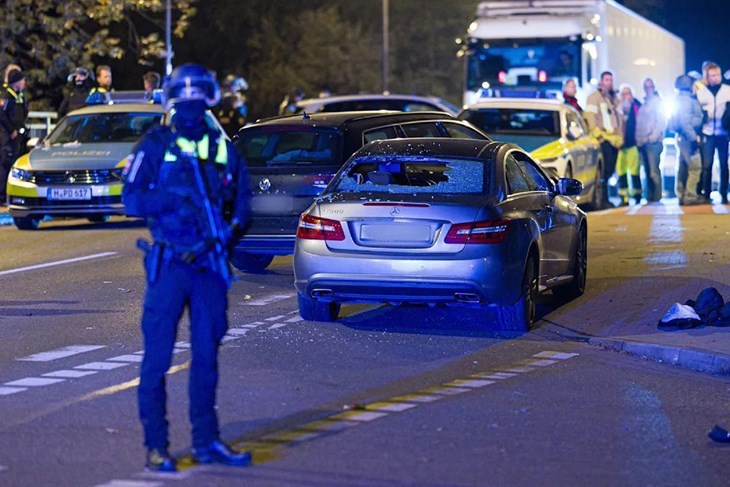 Automobil se zaletio u grupu ljudi u Njemačkoj, policija pucala na vozilo: Više povrijeđenih