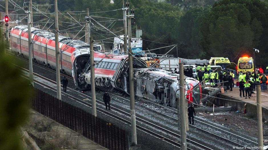 Sudar vozova u Španiji: Obustavljen saobraćaj, ima poginulih