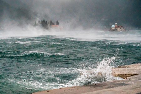 Crveni meteoalarm: Danas kiša, grad i jak vjetar