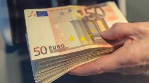 Euro model pod lupom struke: Veće plate, ali i pitanje održivosti