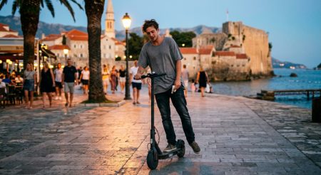 Drogiran vozio električni trotinet u Budvi: Kažnjen sa 1.625 eura